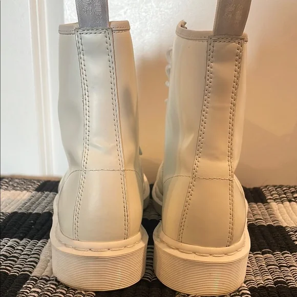 Dr. Martens Men’s Off-White Lace-Up Boots, mens 11 - Picture 6 of 16